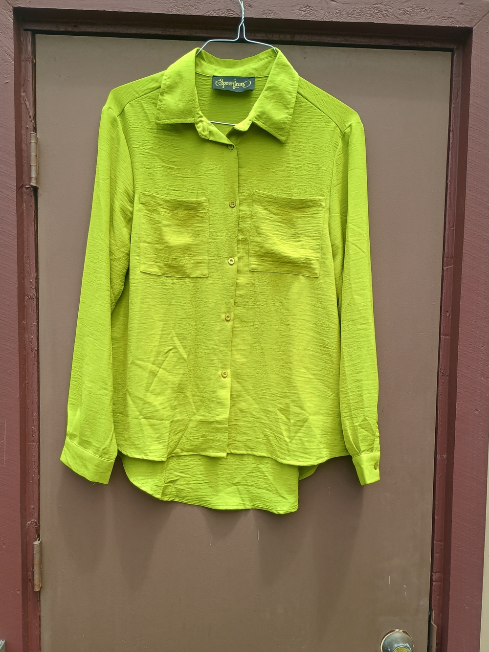 Green Button-Up Shirt with Front Pockets - Picture 2 of 3